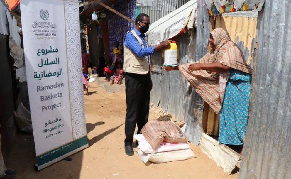 The MWL in Somalia distributed food baskets as part of the annual  Muslim World League Ramadan Baskets Project