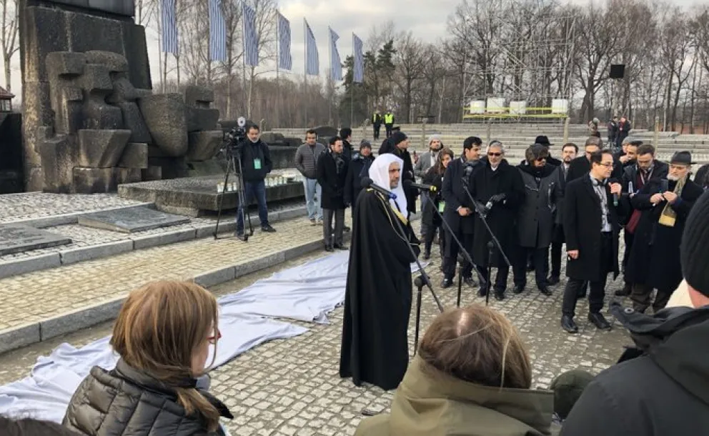 Mohammad Alissa s'est adressé aux dirigeants musulmans et aux représentants juifs de l’AJCGlobal devant le monument international du musée d'Auschwitz, en qualifiant les atrocités produites de «crime contre l'humanité».