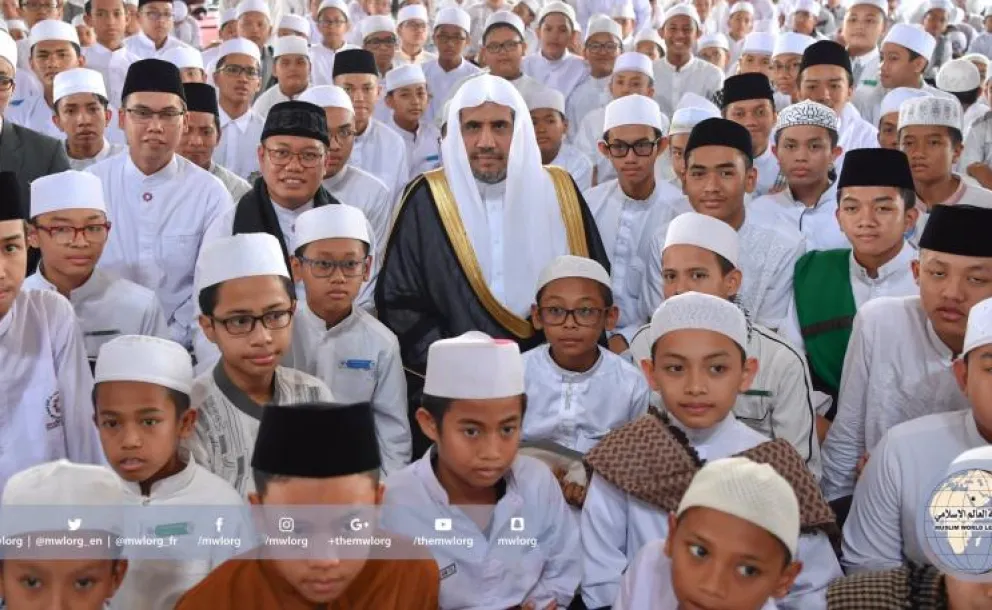 HE MWL SG meets during his current visit to Indonesia the students of Holy Quraan Memorization Schools