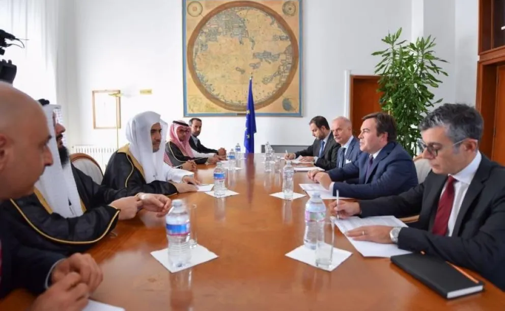 ‏بعد لقائه وزير الداخلية الإيطالي معالي الأمين العام يلتقي نائب وزير الخارجية الإيطالي ويبحث معه عدداً من الموضوعات ذات الاهتمام المشترك