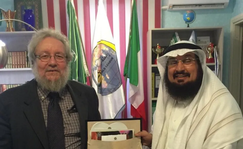 Professor Francesco of the Pontifical Institute visited Dr. Sarhan the MWL 's Office Director to strengthen relations between the two sides.