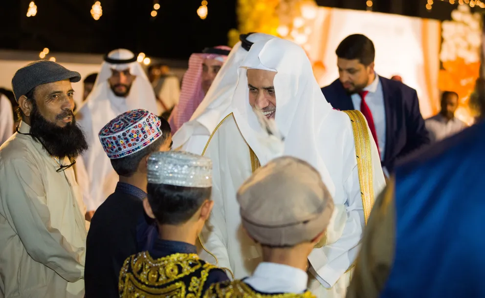 Photo de la célébration de cheikh  Mohammed Al-Issa, SG de la LIM, de la fête de l’Aïd El Fitr à l’orphelinat Ali bin Abi Talib au Pakistan qui compte près de 4600 orphelins :