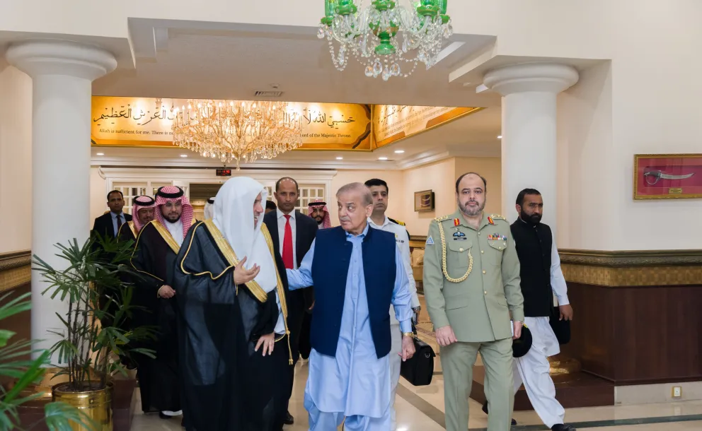 Le Premier Ministre de la République islamique du Pakistan, M. Muhammad Shahbaz Sharif, a reçu aujourd'hui dans son bureau de la capitale, Islamabad, le Secrétaire général et président de l'Organisation des savants musulmans, Cheikh Mohammed Al-Issa.