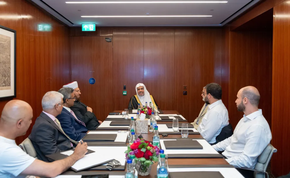 In London, His Excellency Sheikh Dr. Mohammed Alissa, Secretary-General of the Muslim World League (MWL) and Chairman of the Organization of Muslim Scholars, convened a meeting with British Islamic leaders.