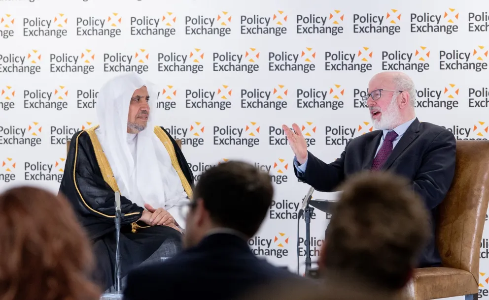 خلال استضافته بمركز أبحاث "Policy Exchange" ببريطانيا  د.العيسى: على المجتمع الدوليّ التحرّك بضمير حيٍّ ومسؤولية تاريخية لإيقاف جرائم القتل الجماعي بغزة