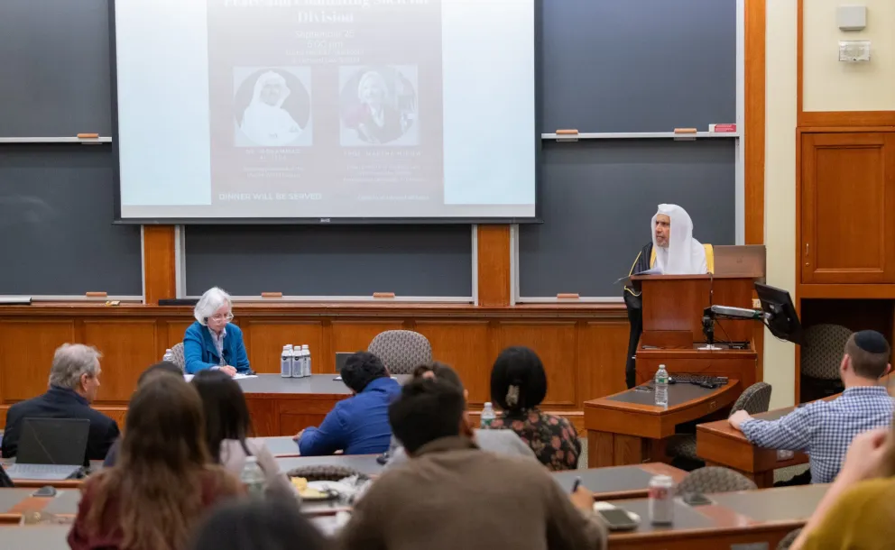 A l’invitation de la faculté de droit de la prestigieuse université de Harvard, et en présence de plusieurs membres du corps professoral, de décideurs politiques et d’étudiants :