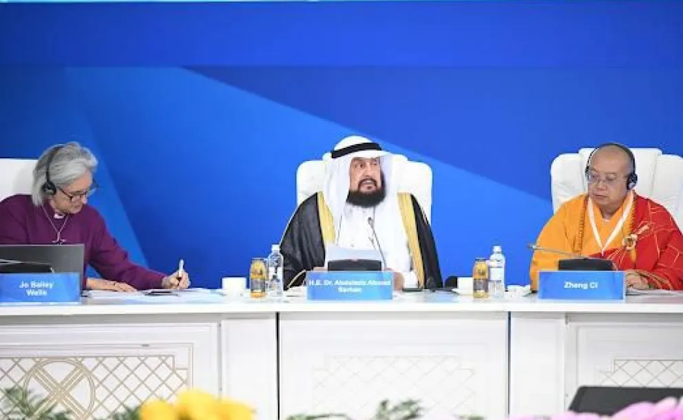 Cheikh Abdulaziz Sarhan et cheikh Abdulatif Al-Mutlaq représentent la Ligueislamiquemondiale lors de la conférence « Les leaders des religions mondiales et traditionnelles » au Kazakhstan.