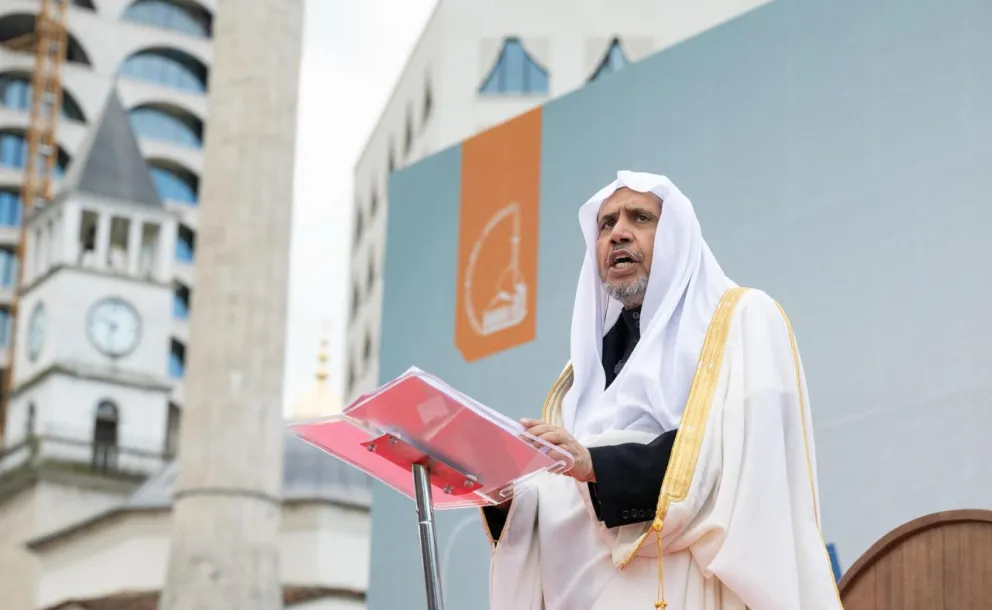 le Secrétaire général de la Ligue islamique mondiale, Président de l’Organisation des savants musulmans, cheikh Mohammed Alissa prononce le sermon de l’Aïd, en réponse à l’invitation du Président de la République d’Albanie