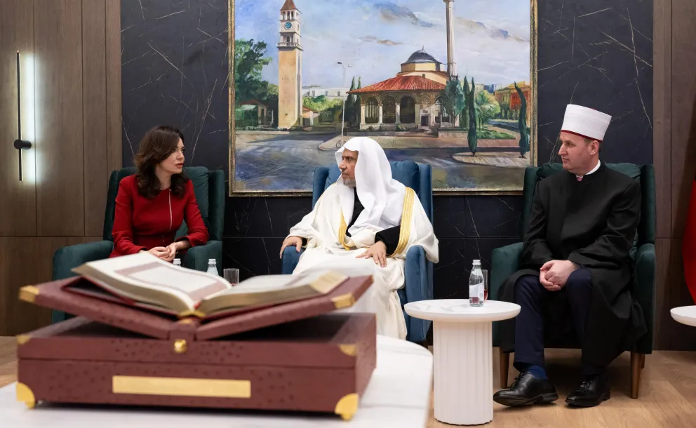 Après avoir dirigé la prière et prononcé le sermon de l’Aïd, le Secrétaire général, Président de l’Organisation des savants musulmans, cheikh Mohammed Alissa a rencontré au Comité des oulémas dans la capitale albanaise