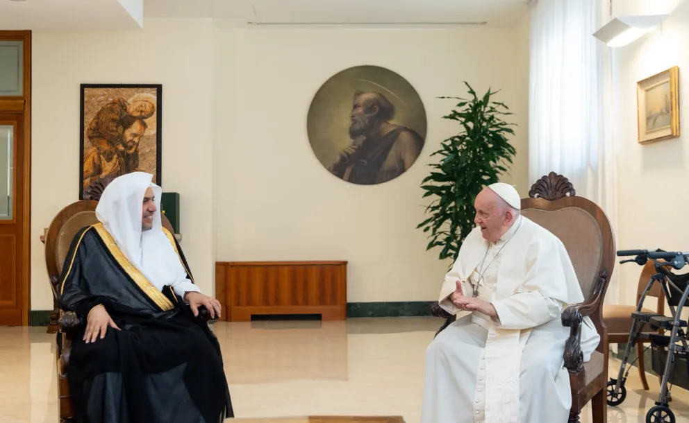‏بعثَ معالي الأمين العام لرابطة العالم الإسلامي، رئيس هيئة علماء المسلمين، فضيلة الشيخ د.⁧‫#محمد_العيسى‬⁩ ⁦‪@MhmdAlissa‬⁩ رسالةَ تعزيةٍ ومواساةٍ لنيافة الكاردينال بيترو بارولين، رئيس الوزراء وأمين السرّ بدولة الفاتيكان، في وفاة البابا فرانسيس، مثمِّناً فيها صداقتَه، وأثرها الملموس على التعاون بين الرابطة والفاتيكان لخدمة الأهداف المشتركة، معرباً فضيلته عن تعازيه لعُموم الأُمَّةِ الكاثوليكية في رحيل فقيدِها الكبير.