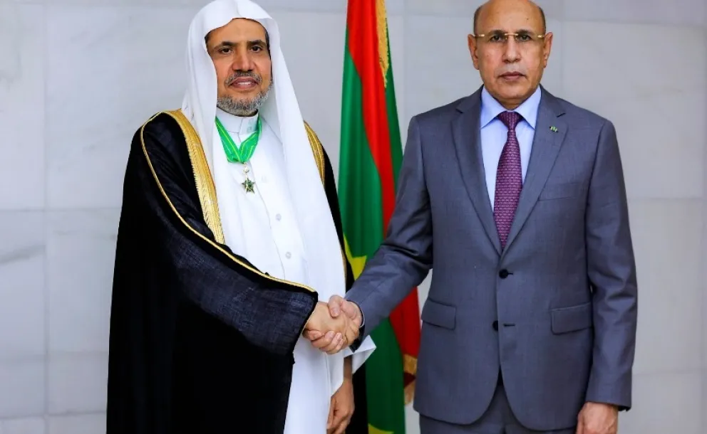 In a great ceremony attended by ministers: the Mauritanian president awards Sheikh Dr. Al-Issa the National Order of Merit for his international efforts in clarifying the true image of Islam