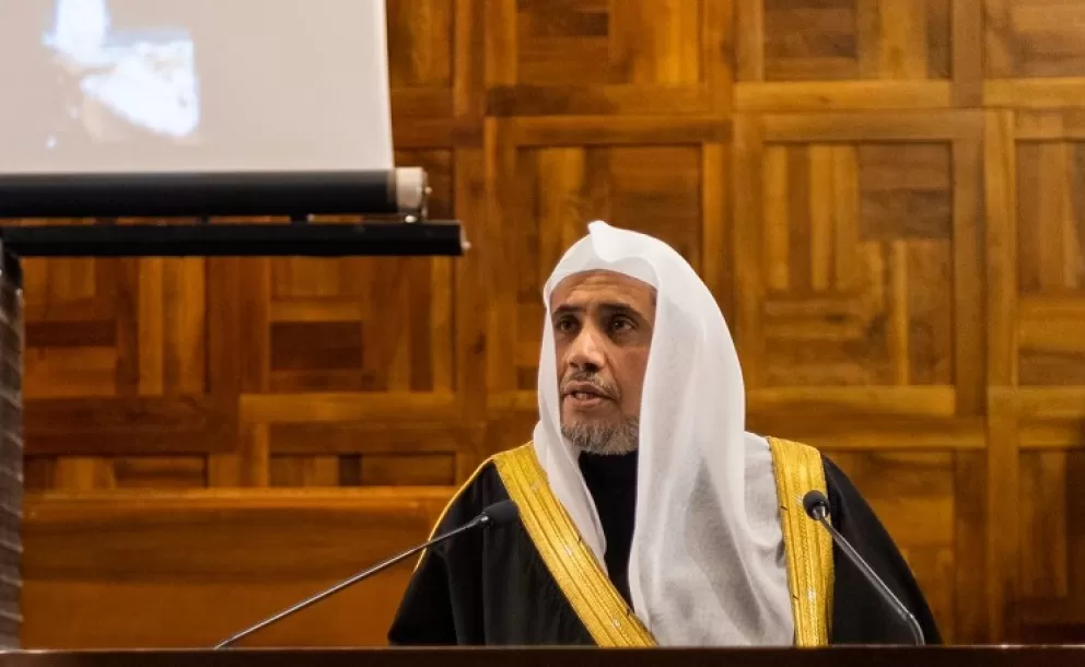 En présence du doyen de l’université et du président du comité pontifical pour le dialogue Mohammad Alissa a tenu une conférence à l’université catholique en Italie suite à laquelle il a été décoré de la médaille de l’université.