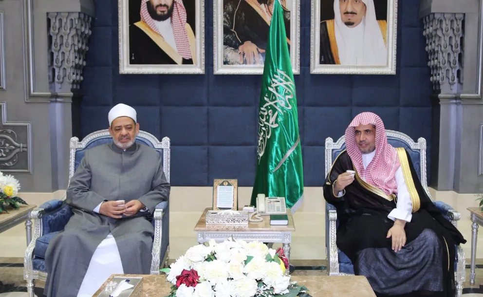 شيخ الأزهر يشيد بالجهود التي يبذلها د.العيسى للنهوض برابطة العالم الإسلامي