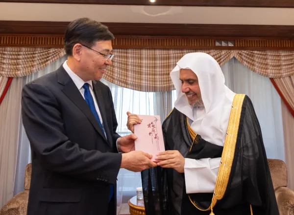 Le Secrétaire général de la LIM, Président de l'Organisation des savants musulmans, cheikh Mohammed Al-Issa a rencontré à Djeddah, le Président de l'Autorité nationale des affaires religieuses de la République de Chine, M. Chen Ruifeng
