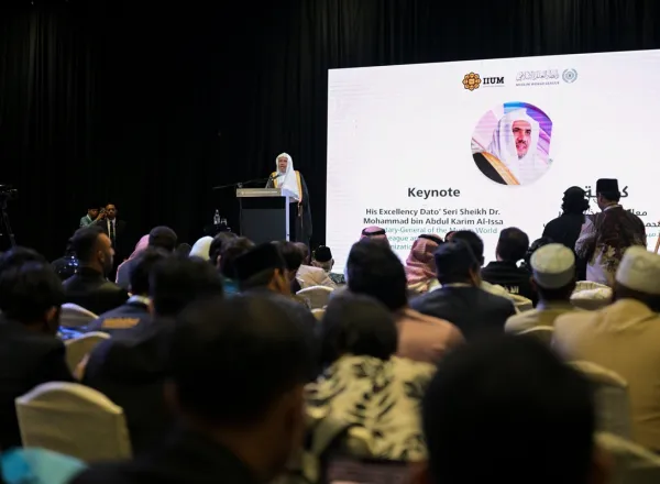Sekretaris Jenderal Liga Muslim Dunia Membuka Konferensi "Iman dalam Perspektif Sains dan Bukti-Bukti Kontemporer" di Malaysia