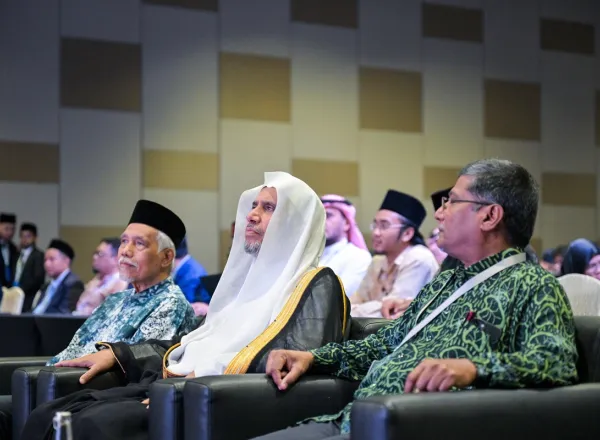 Sekretaris Jenderal Liga Muslim Dunia Membuka Konferensi "Iman dalam Perspektif Sains dan Bukti-Bukti Kontemporer" di Malaysia