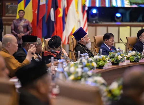 H.E. Dato’ Sri Anwar Ibrahim, Prime Minister of Malaysia and H.E. Sheikh Dr. Mohammed Al-Issa, Secretary-General of the MWL inaugurated the Second International Summit of Religious Leaders, titled “The Role of Religious Leaders in Resolving Conflicts.”