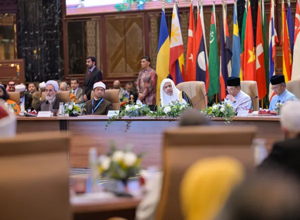 H.E. Dato’ Sri Anwar Ibrahim, Prime Minister of Malaysia and H.E. Sheikh Dr. Mohammed Al-Issa, Secretary-General of the MWL inaugurated the Second International Summit of Religious Leaders, titled “The Role of Religious Leaders in Resolving Conflicts.”