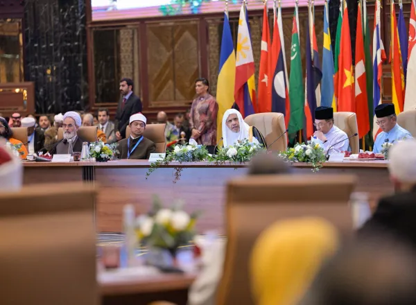رابطہ عالم اسلامی اور ملائیشین حکومت کی شراکت سے منعقدہ بین الاقوامی سربراہی اجلاس میں دنیا بھر کے 400 ممتاز مذہبی قائدین کی شرکت