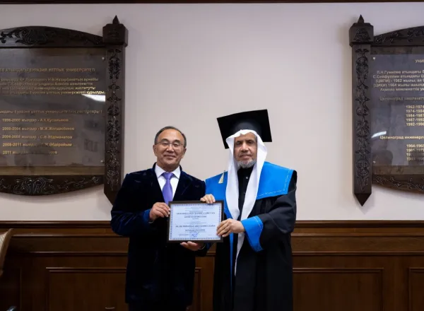 ‏الشيخ د.⁧‫محمد العيسى‬⁩ ‬⁩ يُحاضِرُ في جامعة أستانا الوطنية عن: "التّحولات الفكرية المعاصرة"