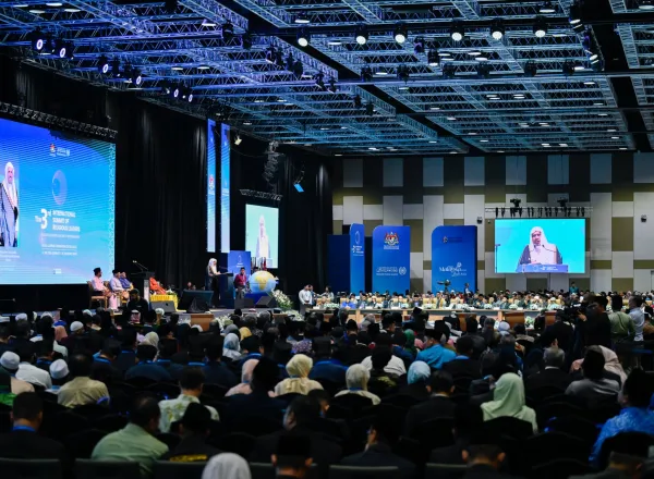 صور من القمة الدولية الثالثة للقيادات الدينية، بمشاركة معالي الأمين العام، رئيس هيئة علماء المسلمين، فضيلة الشيخ د. ⁧‫محمد العيسى‬⁩ ‬⁩ متحدثا رئيسيا في حفل الافتتاح