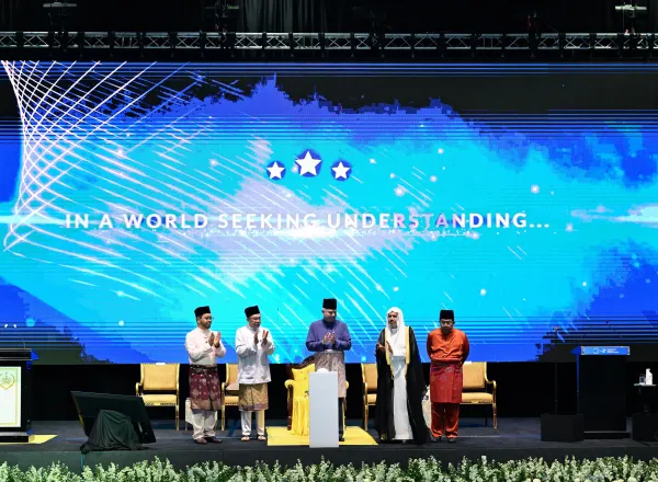 Le Secrétaire général de la Ligue islamique mondiale prononce une allocution d’ouverture lors du 3ème Sommet international des responsables religieux à Kuala Lumpur