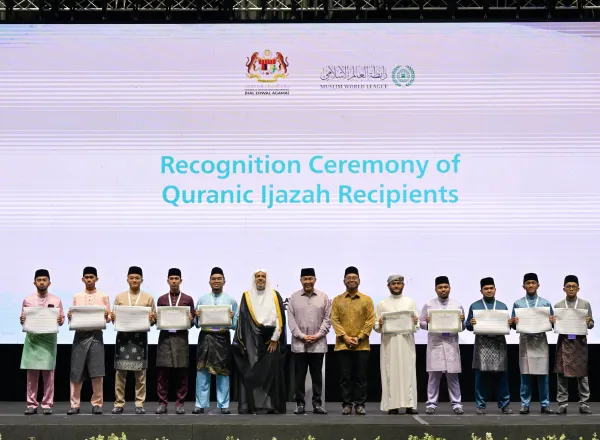 Le Secrétaire général de la Ligue islamique mondiale inaugure la quatrième session du Forum du Conseil des oulémas de l’ASEAN et lance le projet d’enseignement de la langue arabe destiné aux mémorisateurs du Coran dans la région