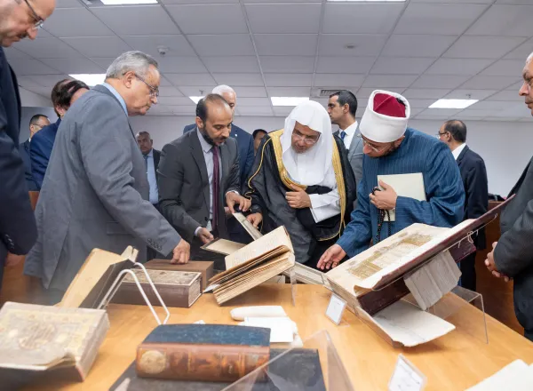 El Dr. Mohammed Al-Issa recibe la llave de la gobernación de Alejandría, la más alta distinción de la ciudad