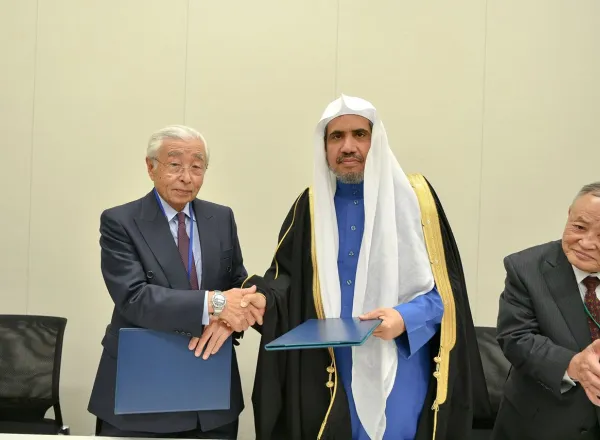 The Muslim World League "exclusively" supervises the handling and preparation activities of HALAL food in Japan