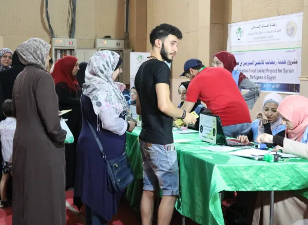توزيع السلال الرمضانية على الأسر السورية