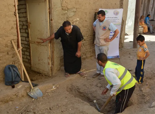 جانب من أعمال الحفر لتوصيل المياه