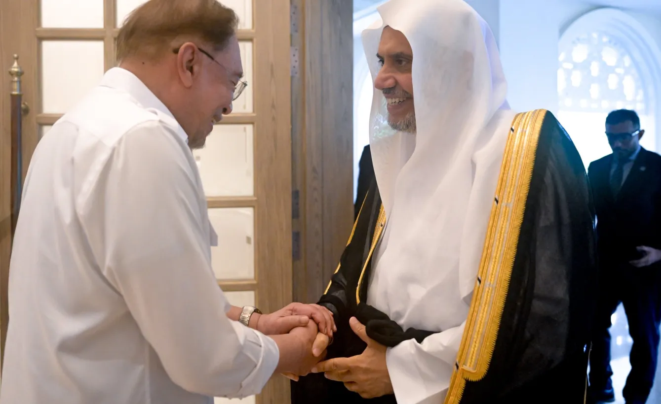ملائیشیا کے وزیرِاعظم، داتو سری انور ابراہیم نے وزیرِاعظم ہاؤس میں سیکرٹری جنرل رابطہ اور چیئرمین مسلم علماء کونسل، عزت مآب شیخ ڈاکٹر محمد العیسی‬⁩ ‪‬⁩ کا استقبال کیا