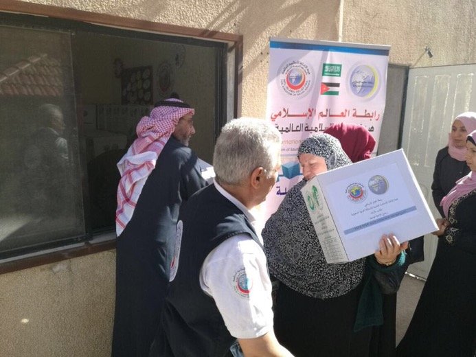 La LIM distribue 3000 paniers alimentaires, 1500 couvertures et 1500 coupons de gaz aux réfugiés syriens installés en Jordanie.