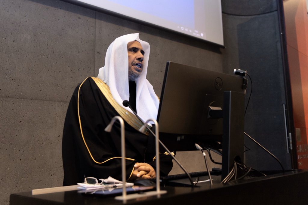 L’université d’Islande reçoit le D.Mohammad Alissa sur invitation de son doyen pour tenir une conférence sur les relations civilisationnelles, l’ amitié entre les nations et les peuples.