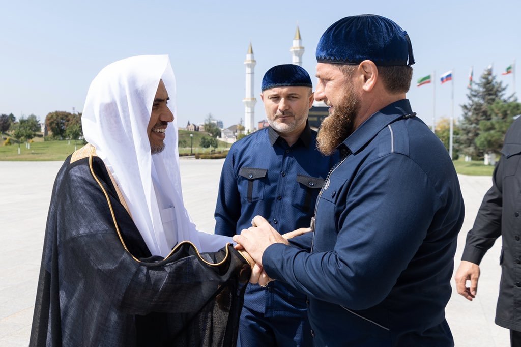 Le Président tchétchène Ramadan Kadyrov reçoit le D.Mohammad Alissa au palais présidentiel en vue de participer à l’inauguration de la plus grande mosquée d’Europe   au nom de la Ligue Islamique Mondiale qui représente tous les peuples musulmans.