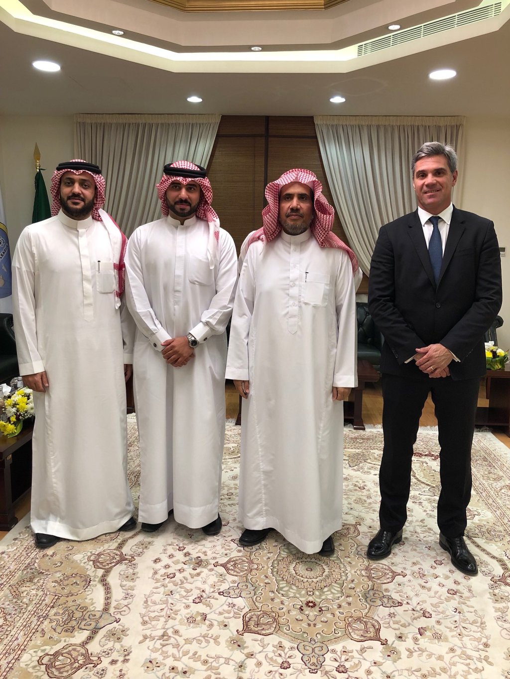 Le SG de la Ligue recevant le directeur exécutif de la société internationale «Sadia», Mr. Rouniz, le Directeur local, Mr. Elkhalef et le Directeur des affaires organisationnelles, Mr. Chabrawichi pour traiter de sujets autour de l’alimentation halal.