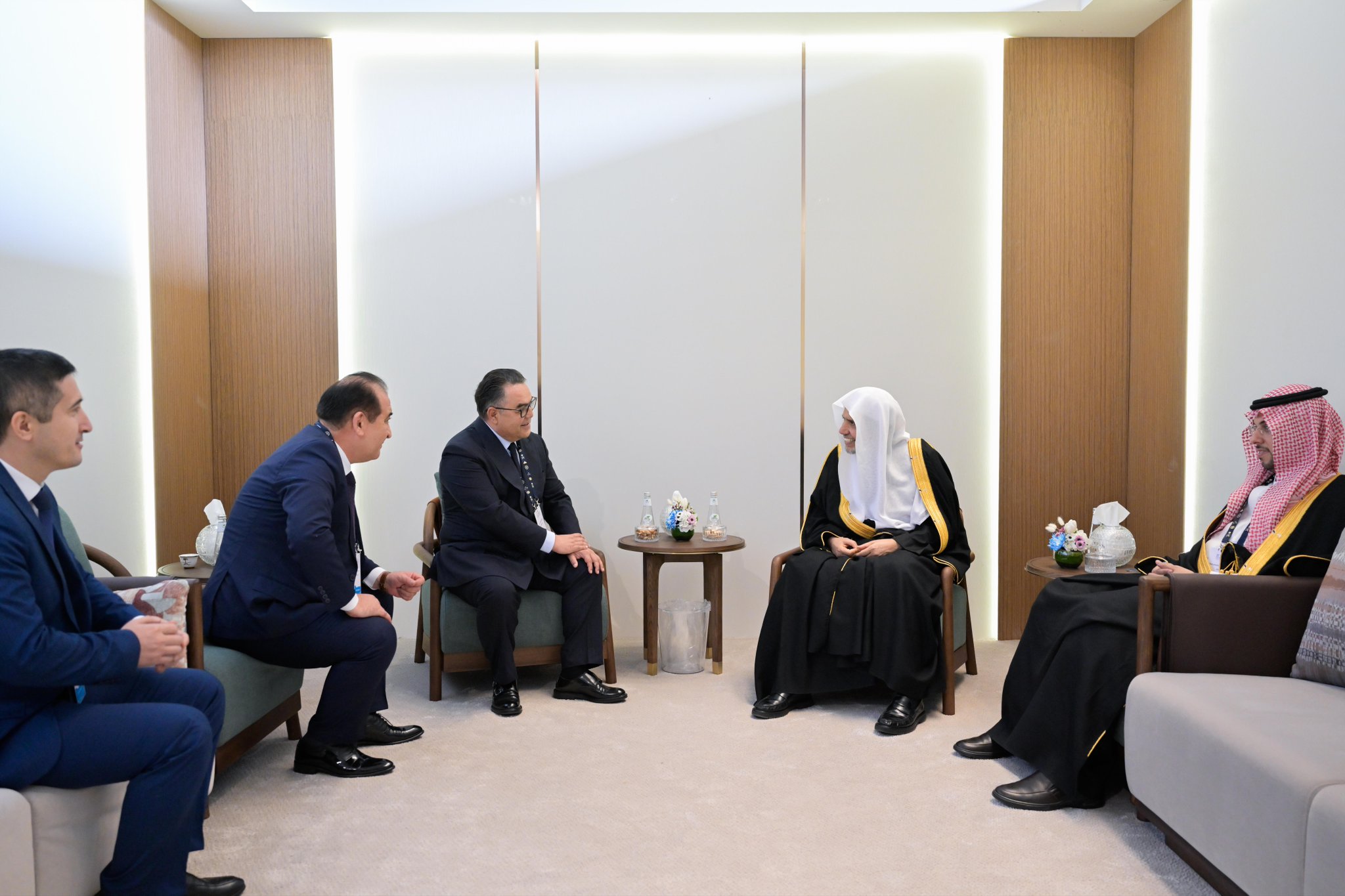 اقاي دكتر شیخ محمد العیسی، با جناب رئیس مرکز تمدن اسلامی در هیئت دولت جمهوری ازبکستان، دکتر فردوس فریدونوویچ عبدخالقوف دیدار کرد