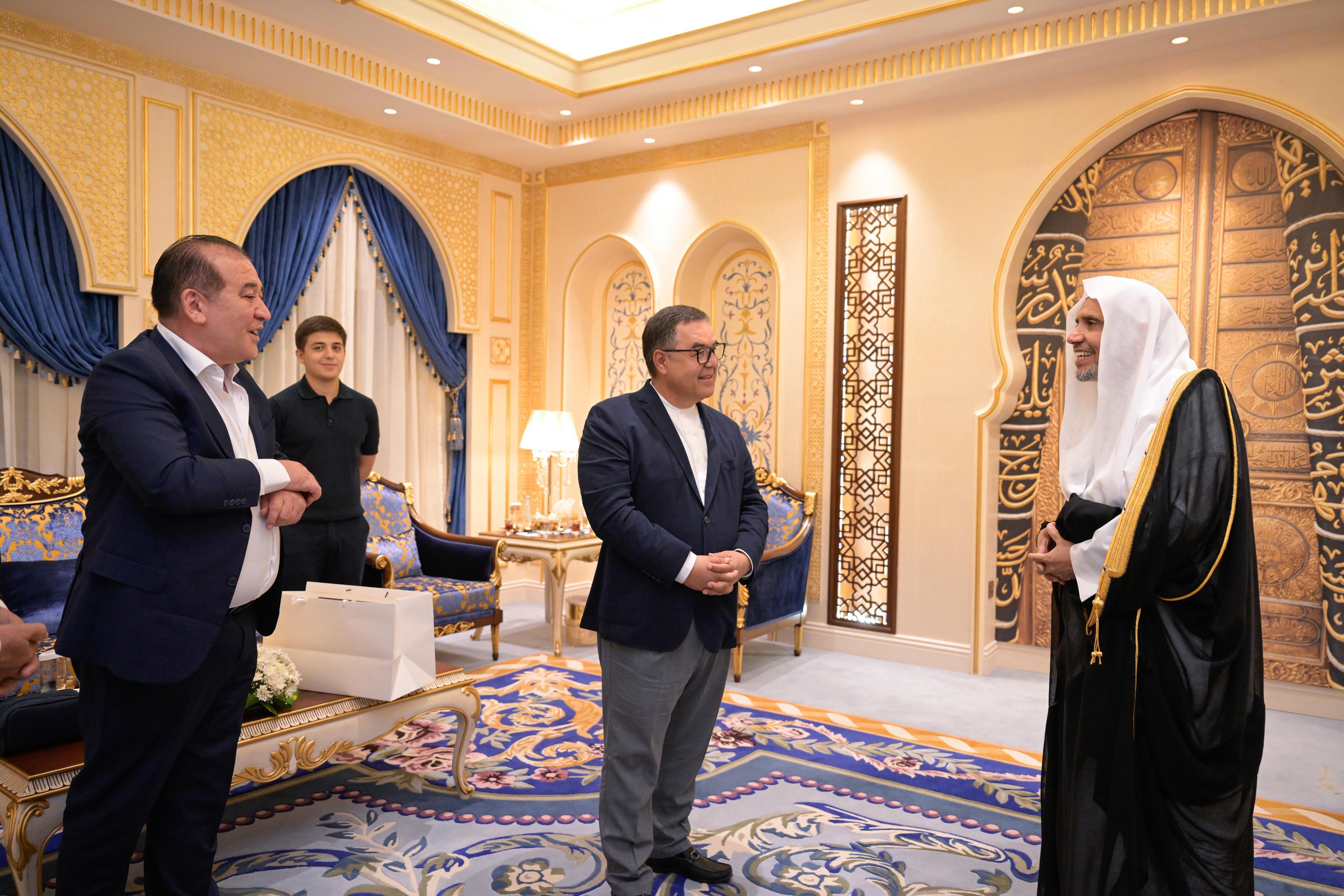 الأمين العام لرابطة العالم الإسلامي يستقبل رئيس مركز الحضارة الإسلامية بمجلس الوُزراء بجُمهورية أوزبكستان